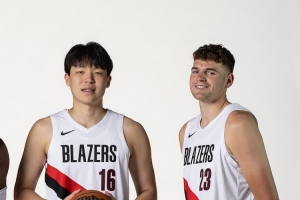 解说：现在杨瀚森能干的事情克林根也能干 比如策应和传球