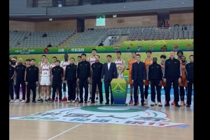 CBA俱乐部杯冠军花落谁家？赛前上海&山西两队和奖杯大合影