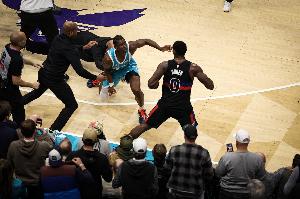 追梦：迪亚巴特假装要和杜伦干架 他真想动手完全可以冲过去