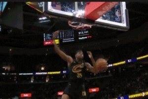 转了正就得表现！汤姆林后场单断反击 原地蓄力单臂大风车暴扣！