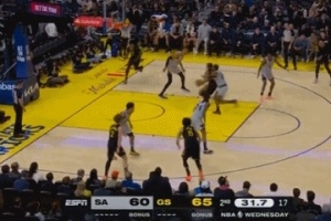 都怪我太高？梅尔顿突分小佩顿溜底线上篮 文班愣神漏人漏得彻底