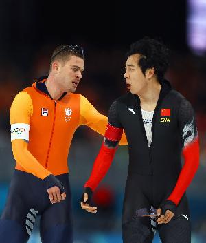 文内马斯赛后不满：我有优先换道权却被撞；半小时重赛完全不合理