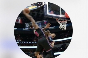 阿德巴约将自己的INS头像换成隔扣队友韦尔的瞬间