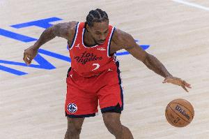 确实无解！船记：小卡带着各种伤 场均27.9分6.4板3.7助2.1断