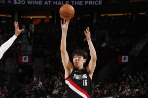 解说：选秀前认为杨瀚森不适合NBA 没想到夏联打得好还有三分