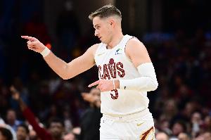 12中11&三分10中9!梅里尔单场90%命中率砍30+0失误 骑士队史首人