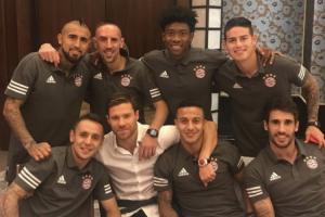 似水流年！龙哥、哈马、J罗…认得这群“仁”是哪一年的拜仁吗？