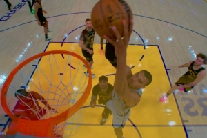 高度压制！文班亚马篮下起飞 空接轻松拿到2分