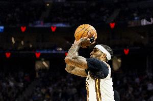 三连铁太伤了！小佩顿11中4&三分7中2 得到10分5助1断1帽