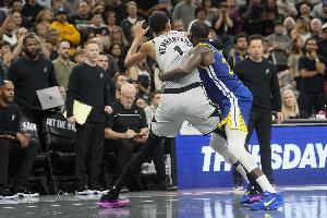 科尔：面对最大挑战就是追梦状态最好的时候 他享受防守文班