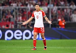 记者：金玟哉对自己在拜仁阵中角色感到满意，球员未积极推动转会