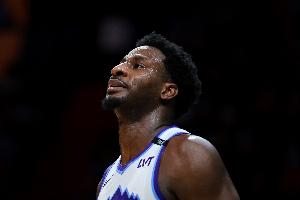 队记：JJJ坚持在手术前打一个主场 多次末节被DNP是因有时间限制