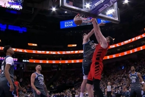 有仇必报！克林根双手隔扣菲利波夫斯基怒吼 前者刚被对手打出血