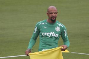 梅洛:在尤文我和基耶利尼合不来,后来踢世俱杯时打算狠狠吵一架