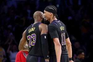 海斯：看到詹姆斯做好所有小事并保持专注时 也会激励你去这么做