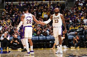 八村塁：詹姆斯突破会吸引两三甚至四人包夹 我们只需准备好接球