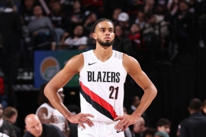 数据看不出的糟糕！吕佩尔半场2分3板1断1失误 发边线球直接被断