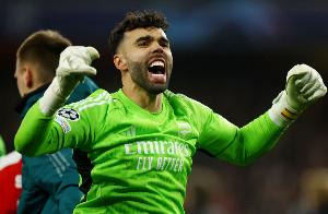 泰晤士报:拉亚儿时踢室内足球练习脚下技术,他像一名额外的中卫