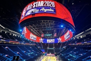 氛围已经起来了！LA记者晒照：快船主场全明星元素拉满