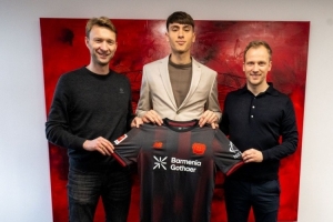 官方：勒沃库森签下红星17岁前锋达米亚诺维奇，球员今夏加盟