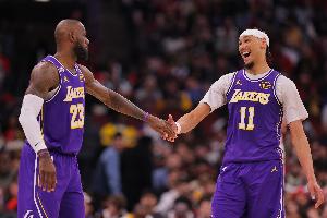 海斯：詹姆斯一直在提醒我们 不要在比赛结束前提前进入假期模式