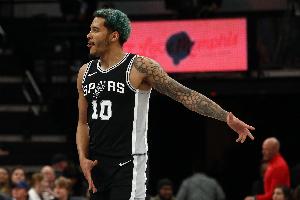 队记：尼克斯截止日前曾与马刺聊过索汉潜在交易 但谈判并未深入