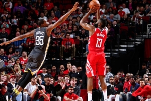 哈登的撤步：如何从“不合理出手”到改变时代