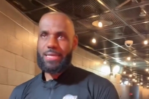 上脚PE版詹23致敬！詹姆斯：俄亥俄州大是世界上最棒的大学！