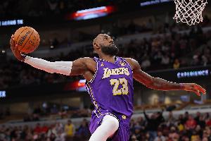 詹姆斯：我开场的心态就是奠定基调 激励球队士气高涨地进入假期