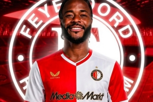 记者：斯特林联系了18支欧洲主流联赛球队，最终选择费耶诺德