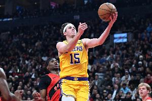 里夫斯：首次在湖人训练超紧张 后来不看人助飞詹姆斯后如释重负