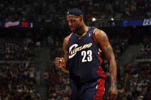 名记：联盟盛传詹姆斯今夏可能回到克利夫兰 开启史诗级退役巡演