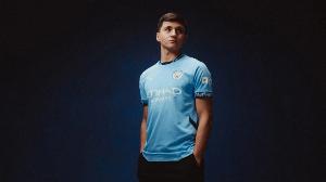 全村的希望！曼晚：曼城因胡桑诺夫加盟在乌兹别克斯坦人气飙升