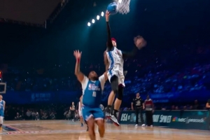 还得是咱自己人！林书豪助攻王鹤棣转身上篮得分 连传三球