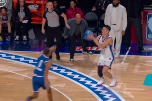 价值八分！字母哥队使用两倍得分规则 林书豪四分球直接分差上双