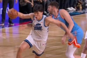 吴谦：杨瀚森单挑克林根这球要给斯普利特看看 替补也不比主力差