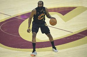 皮尔斯：从未见过有谁像哈登 从联盟最佳得分手转型成最佳组织者