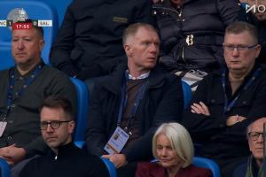 股东督战！斯科尔斯现身看台，观战索尔福德城vs曼城