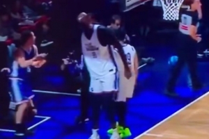 大意了！法尔篮板被太阳老板伊什比亚生抢 破防推人&又友好拉起来