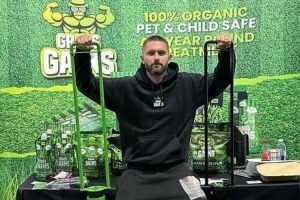 镜报：阿森纳旧将退役后卖草坪护理产品，现在给阿森纳球场供货