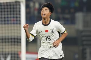 鄂媒：湖北体育局为优秀球员提供保障，王霜、徐彬、万项相继留洋