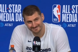 买马的好建议?约基奇:我也不太清楚 大概最贵的就是最好的吧