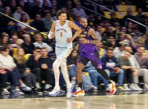 文班：詹姆斯作为联盟门面公关方面几乎没出过错 这需要极高情商