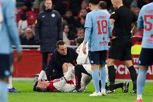 倒霉！29岁津琴科开场6分钟伤退，在贾府首次先发疑似膝盖受伤