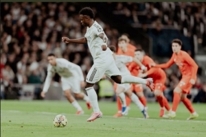 跳步罚点梅开二度，维尼修斯社媒晒照并@若日尼奥