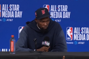 KD：球迷和媒体总需要找点东西抱怨 全明星没让他们找回儿时感觉