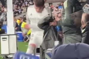 巴尔韦德解释怒踢箱子行为：错的不是箱子，是我后悔没有射门