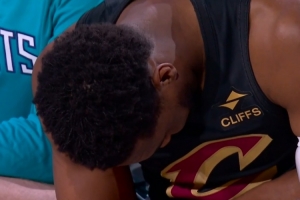 被利拉德绝杀出局很失落！米切尔首轮24分排名第四无缘决赛圈