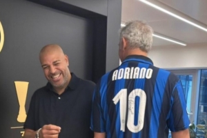 阿德里亚诺:对阵尤文是心潮澎湃的对决,很荣幸能现场为国米助威