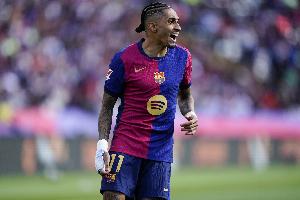 记者：拉菲尼亚正常参加巴萨今日合练，拉什福德继续缺席